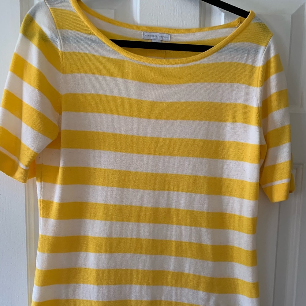 Yellow and white knit top!